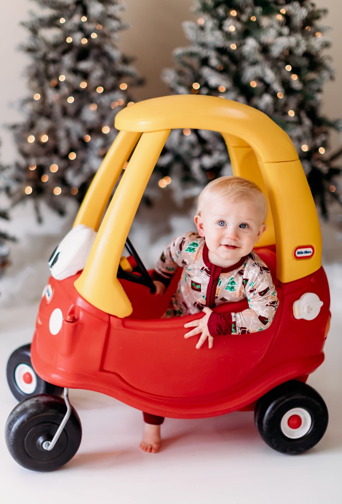 Cozy store coupe christmas